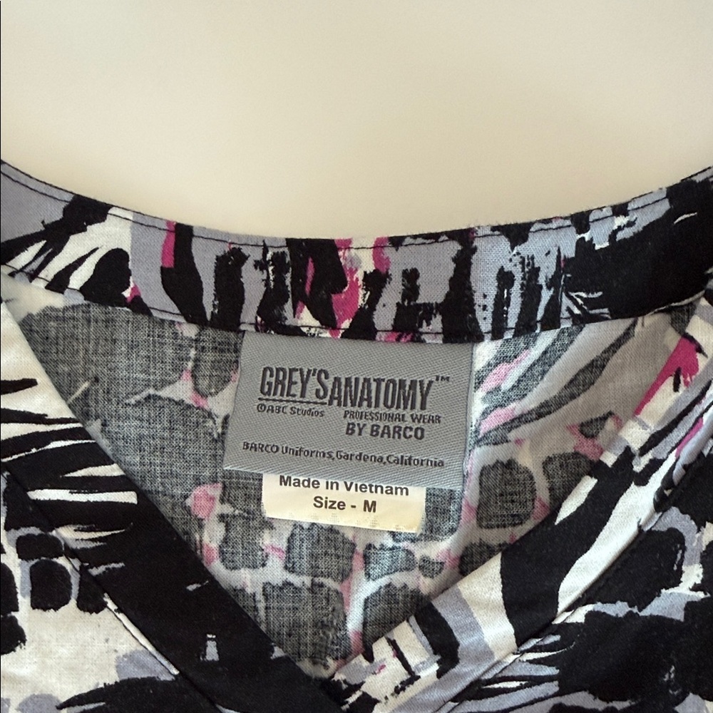 Grey's Anatomy Abstract Black and Pink Short Sleeve Scrub Top - Picture 2 of 3